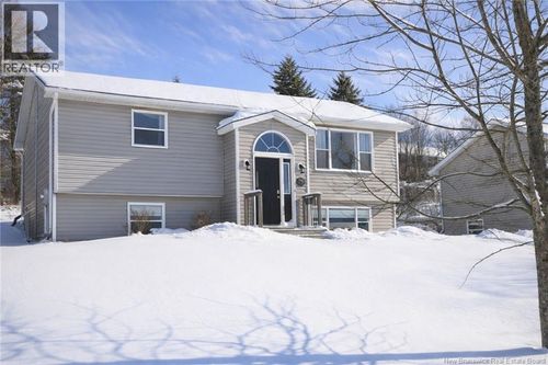 75 Carlile Cres, Saint John, NB, E2J5C3 | Card Image