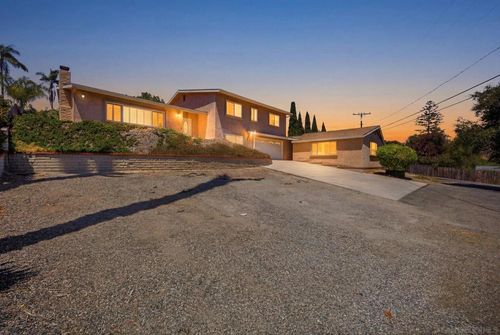 352 Beaumont Dr, Vista, CA, 92084-5662 | Card Image