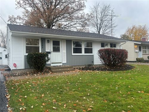 2293 Parkwood Dr Nw, Warren, OH, 44485-2330 | Card Image