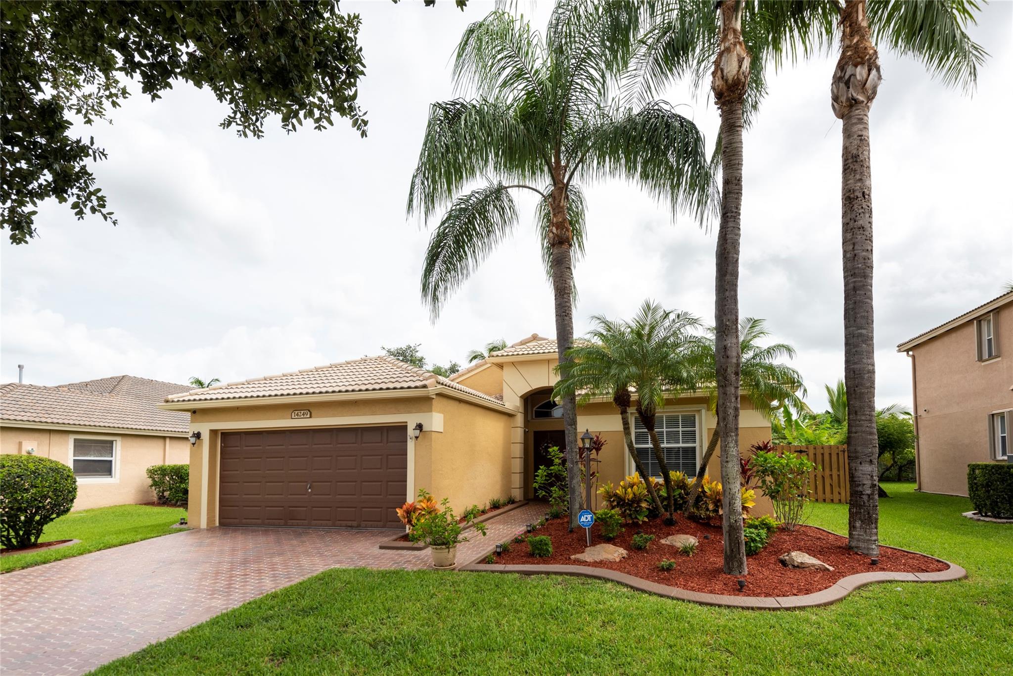 18th Mnr, Pembroke Pines, FL 33028