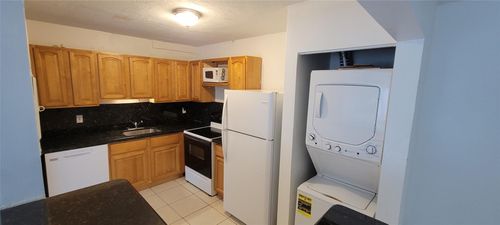 apt-2-200 Sw 9th St, Fort Lauderdale, FL, 33315-3864 | Card Image