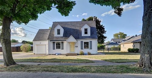 415 Bowers Ave Nw, New Philadelphia, OH, 44663-4105 | Card Image