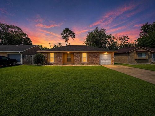 506 Avondale Ln, Friendswood, TX, 77546-3606 | Card Image