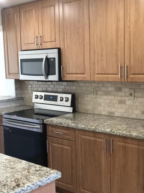 apt-201-151 Lakeview Dr, Weston, FL, 33326-2525 | Card Image