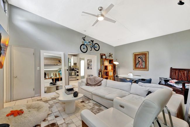 Living room unit 1403 | Image 9