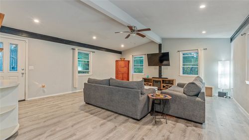 4 Rader Ln, Bella Vista, AR, 72715-8152 | Card Image