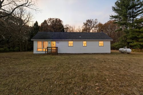 3289 N Ferris Rd, Sumner, MI, 48889-9761 | Card Image