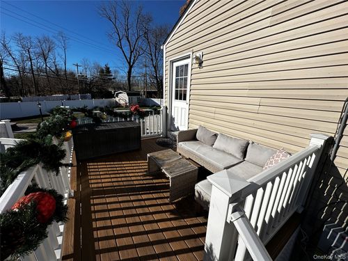 7 Lori Ct, Northport, NY, 11768-3316 | Card Image