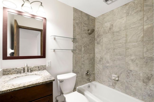 APT-208 - 205 Barry Ave S, Condo with 1 bedrooms, 1 bathrooms and null parking in Wayzata MN | Image 18