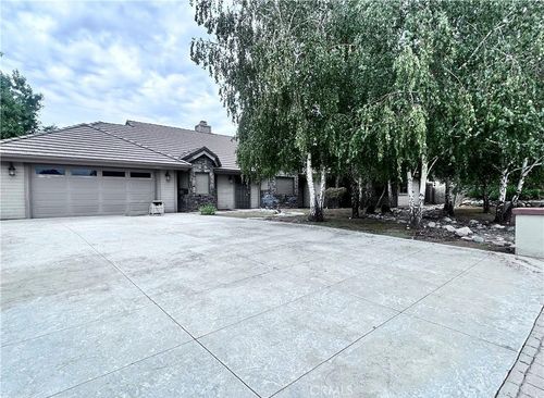 13054 Oak Crest Dr, Yucaipa, CA, 92399-9762 | Card Image