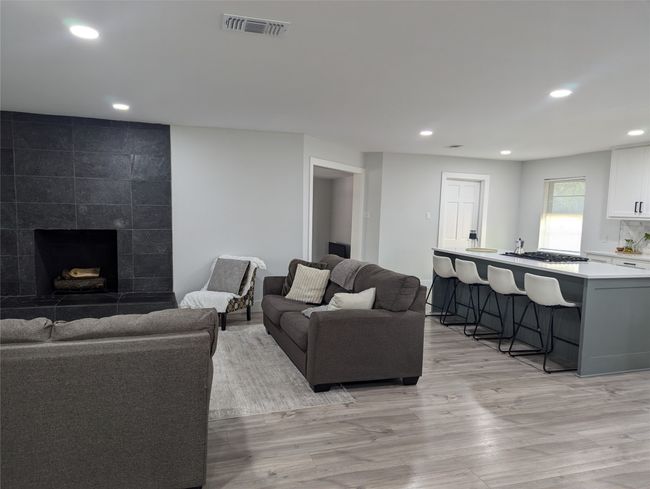 882 Magnolia Ln, House other with 3 bedrooms, 3 bathrooms and null parking in Lancaster TX | Image 4
