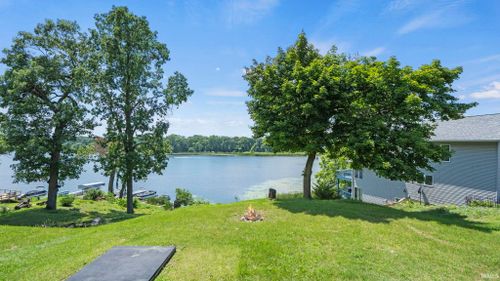 195 Lane 272 Crooked Lake, Angola, IN, 46703 | Card Image