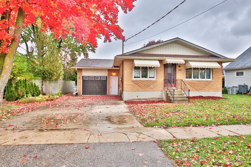 516 Andrew St, Exeter, ON, N0M1S1 | Card Image