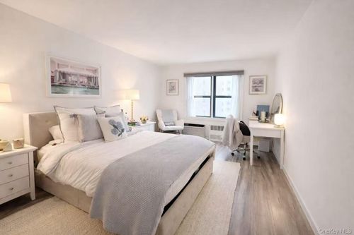 7e-140 7th Ave, New York, NY, 10011-1840 | Card Image