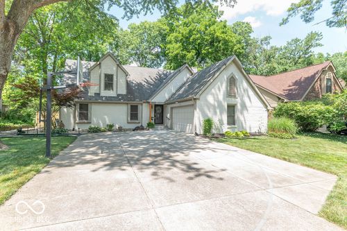 7632 Pinesprings West Dr, Indianapolis, IN, 46256-4021 | Card Image
