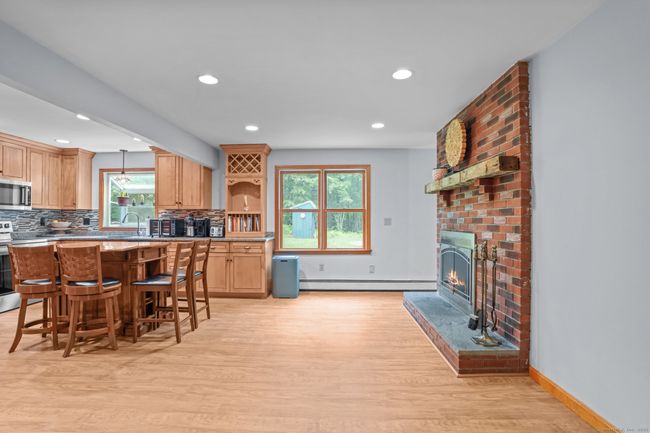 142 Sunset Dr, House other with 3 bedrooms, 3 bathrooms and 6 parking in Killingly CT | Image 6