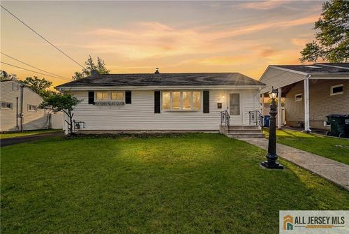 27 Eagle St, Iselin, NJ, 08830-1811 | Card Image