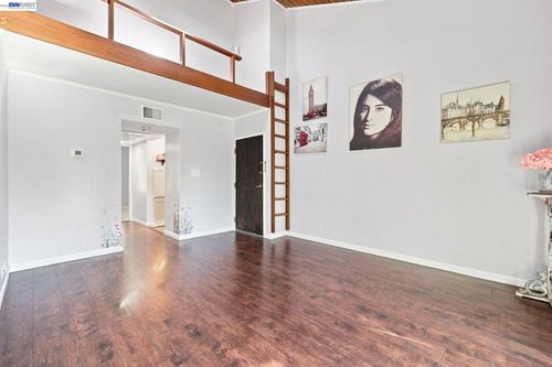 111-2716 Oak Rd, Walnut Creek, CA, 94597-2846 | Card Image