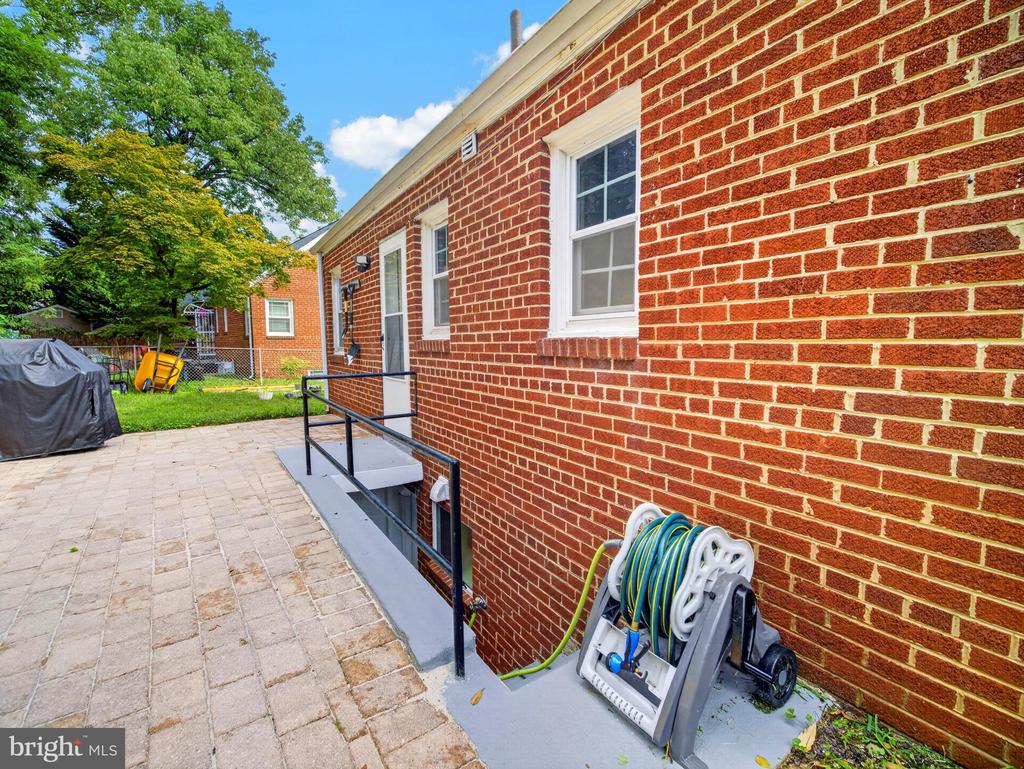 Residential in TEMPLE HILLS 4