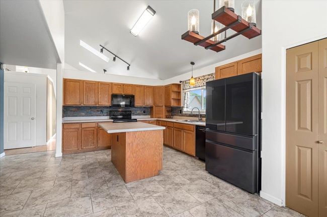 Kitchen | Image 23