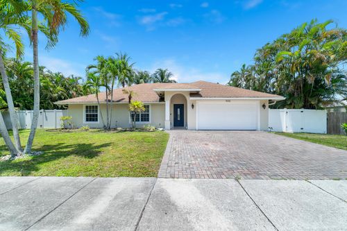 9055 Brandy Ln, Lake Worth, FL, 33467-4725 | Card Image