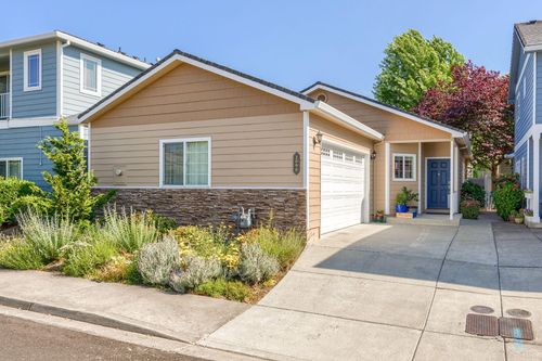 2096 Creek Dr, Ashland, OR, 97520-3716 | Card Image