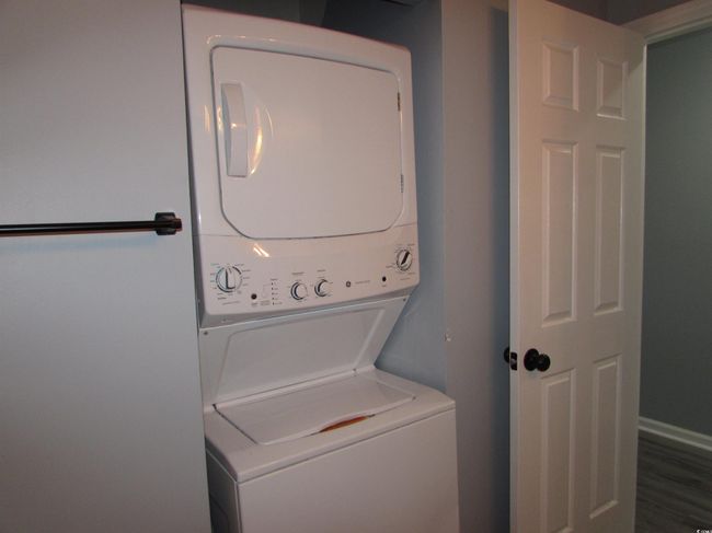 Conveying stackable washer and dryer. | Image 19