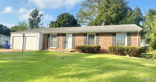 1545 Bluefield Dr, Florissant, MO, 63033-2105 | Card Image