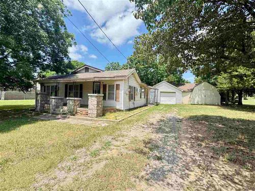 214 E 9th Pl, Cushing, OK, 74023-4860 | Card Image