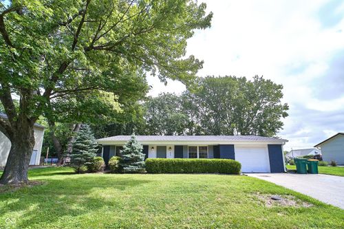 635 Lakeview Dr, Zionsville, IN, 46077-9591 | Card Image