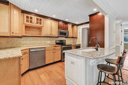 b-78 Heritage Vlg, Southbury, CT, 06488-1629 | Card Image