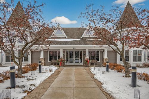 apt-102-100 Clydesdale Trl, Medina, MN, 55340-4560 | Card Image