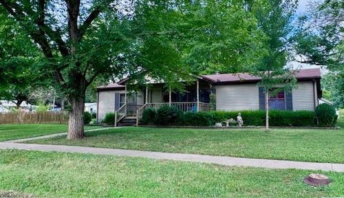 221 S Elm St, Iola, KS, 66749-3417 | Card Image