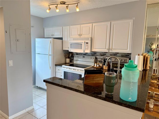 APT-408 - 2222 N Cypress Bend Dr, Condo with 2 bedrooms, 2 bathrooms and null parking in Pompano Beach FL | Image 4