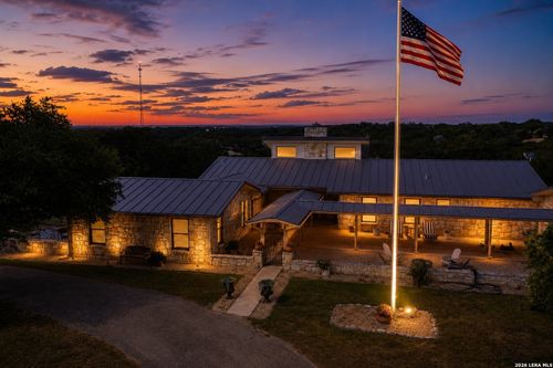 34 Canyon Ridge Vw, Kerrville, TX, 78028-1743 | Card Image