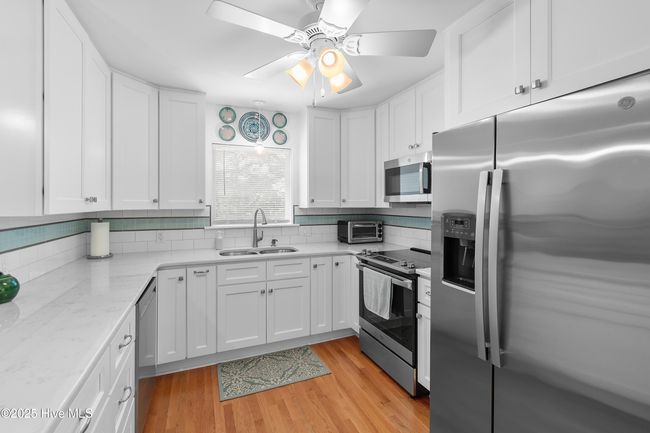 301 22 Nd Pl E, House other with 3 bedrooms, 3 bathrooms and 1 parking in Oak Island NC | Image 24