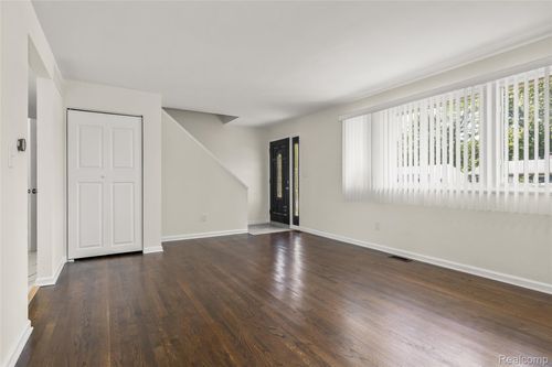 1825 Liddicot Ave, Westland, MI, 48186-4247 | Card Image