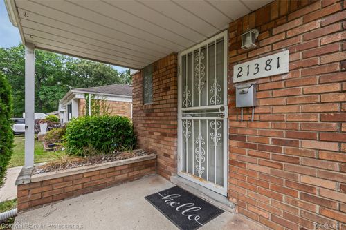 21381 Kipling St, Oak Park, MI, 48237-2751 | Card Image