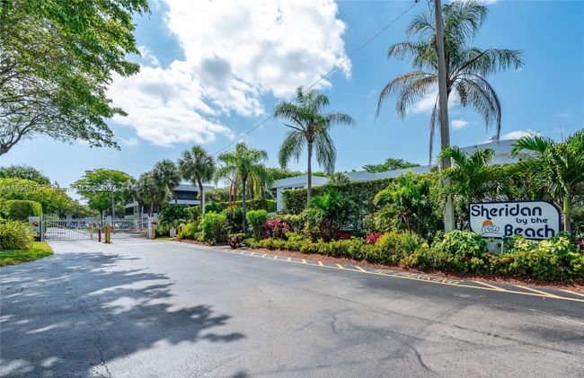 27I - 1410 Sheridan St, Condo with 2 bedrooms, 2 bathrooms and null parking in Hollywood FL | Image 5