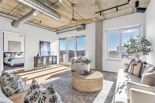 apt-304-4141 Pennsylvania Ave, Kansas City, MO, 64111-3027 | Card Image