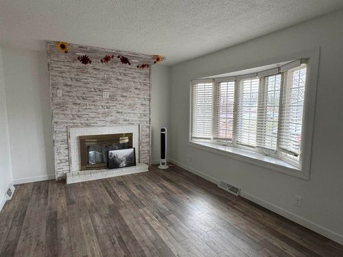 4611 Scott St, Davenport, IA, 52806-4129 | Card Image