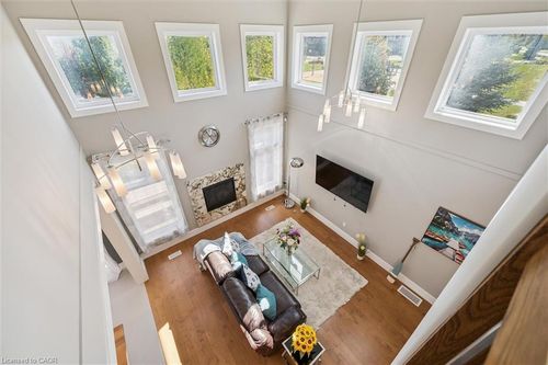 302 Grey Silo Rd, Waterloo, ON, N2K0C9 | Card Image