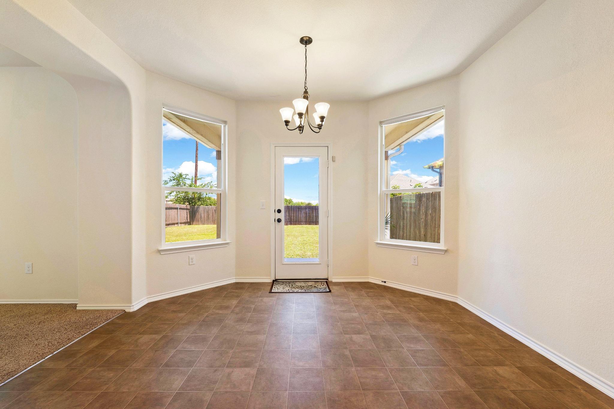 Residential in Del Valle 4