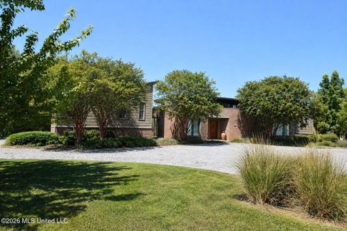 1001 Robert E Lee Drive, Greenwood, MS, 38930 | Card Image