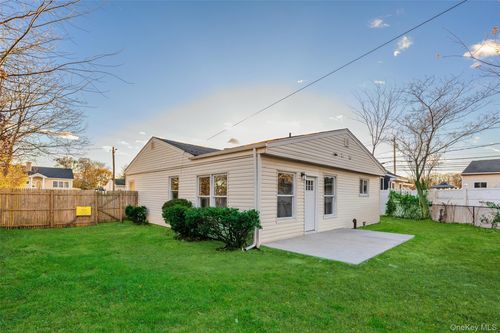 4 Somerset Rd N, Amityville, NY, 11701-2020 | Card Image