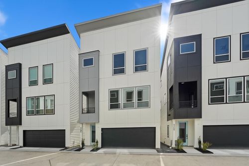 4709 Thornton Villas Ln, Houston, TX, 77018-3391 | Card Image