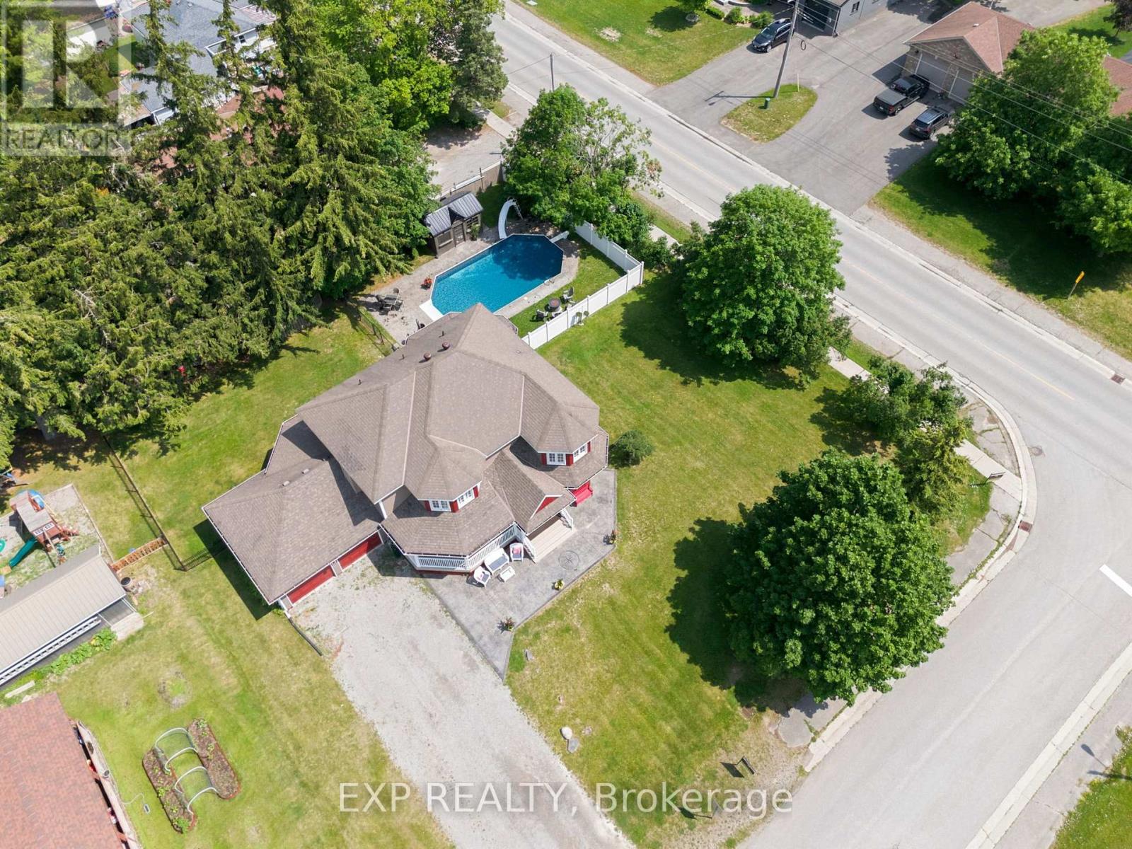 Residential in Kawartha Lakes (Oakwood) 4