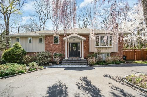 99 Village Hill Dr, Dix Hills, NY, 11746-8335 | Card Image