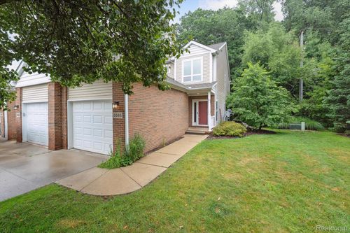 5585 Woodruff Shore Dr, Brighton, MI, 48116-8380 | Card Image