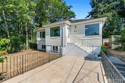 3942 S Pilgrim St, Seattle, WA, 98118-5249 | Card Image